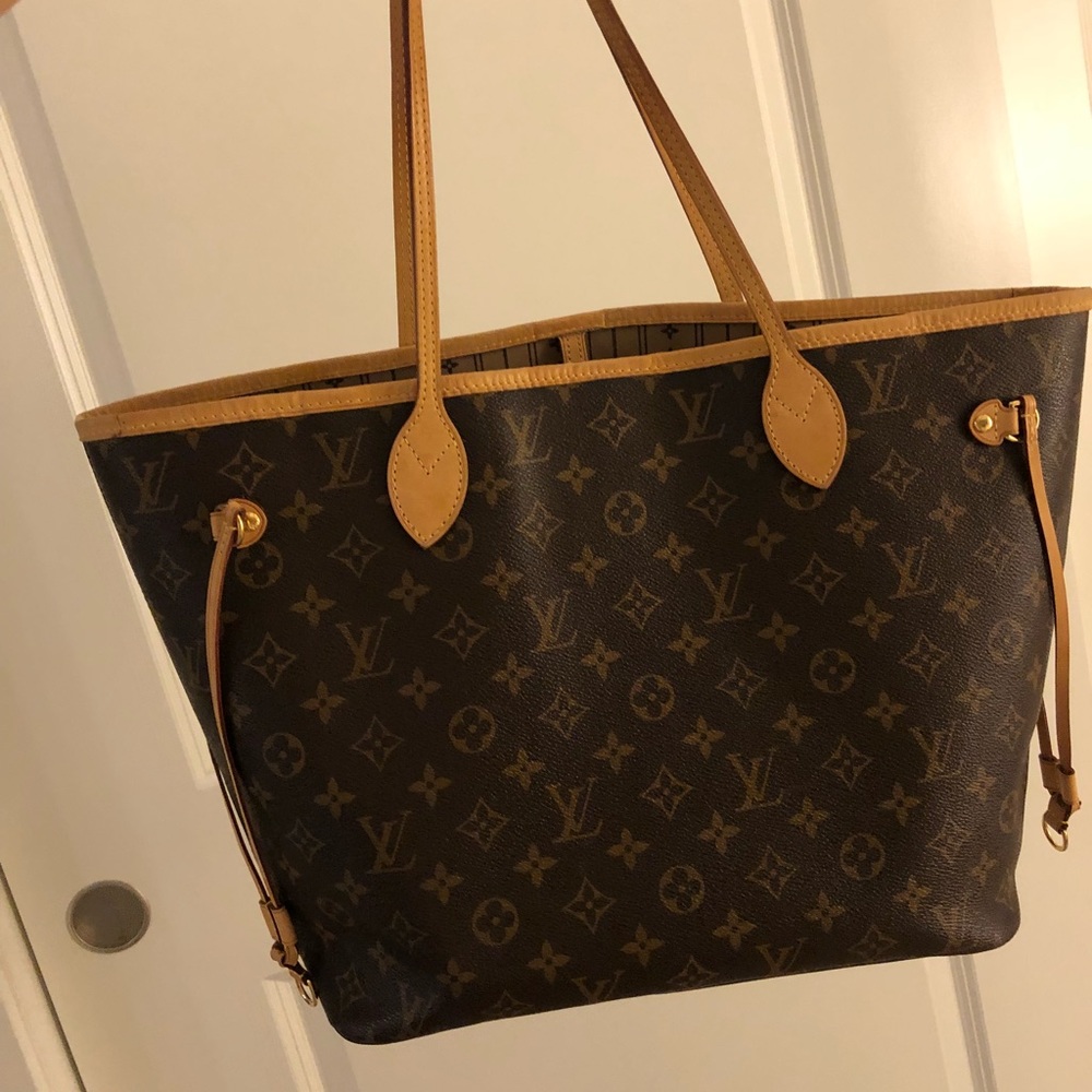 Louis Vuitton Neverfull Tote MM